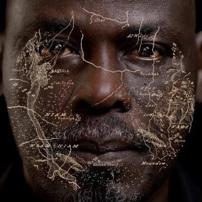 Ce que nous sommes, Cédric Matet : visage d'homme parcouru de cartes d'Afrique tracées à l'or